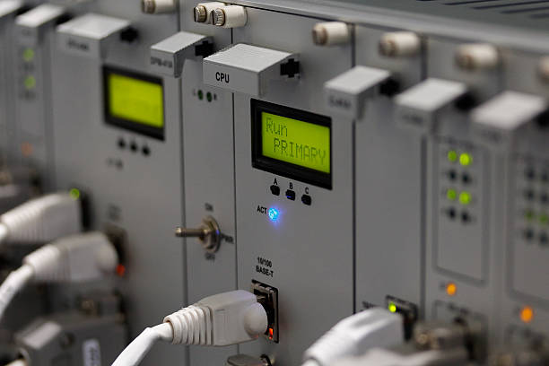 PLC در اصل یک کامپیوتر صنعتی با یک سری دستورات برنامه ریزی شده است
